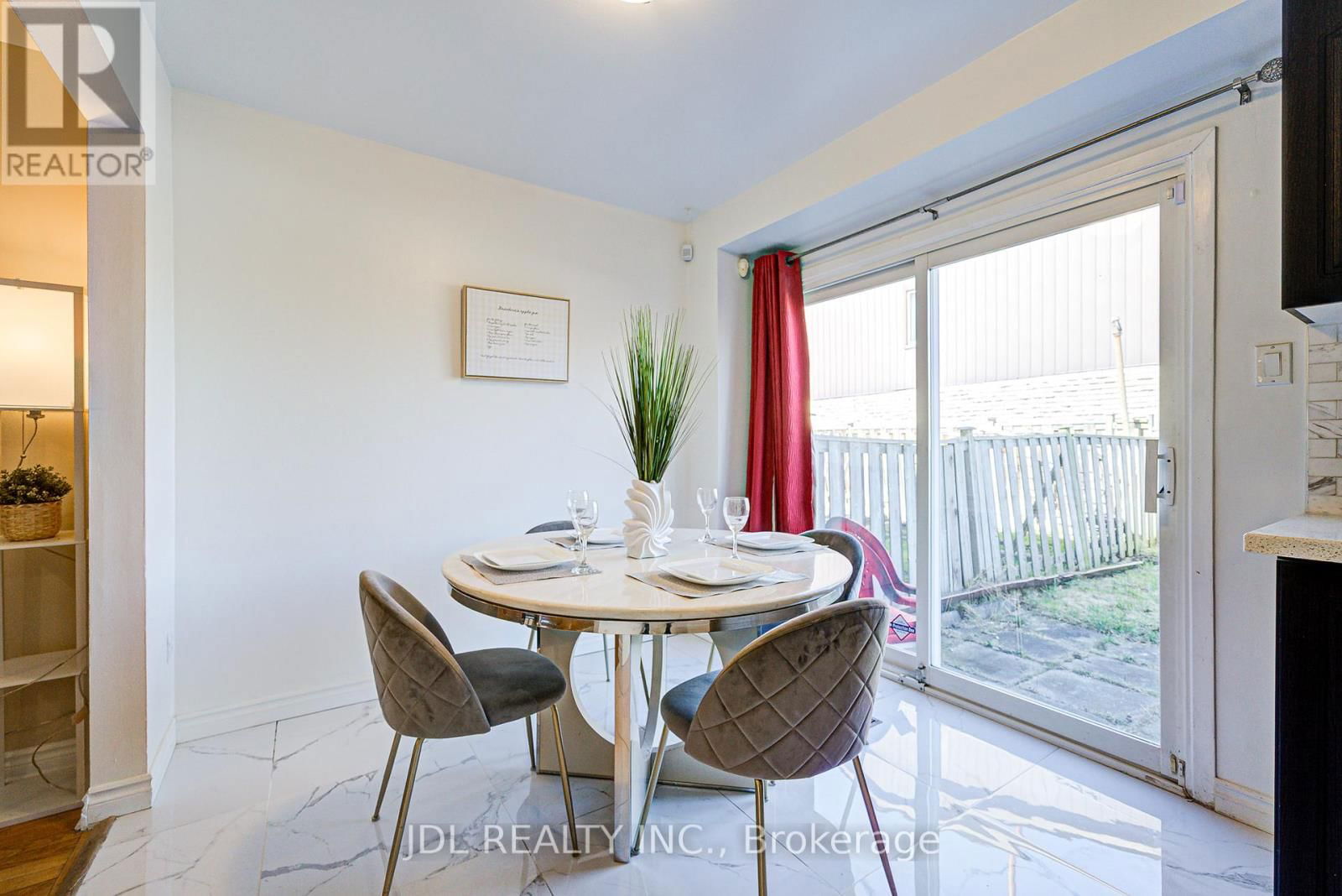 55 BARRINGTON CRESCENT Image 17