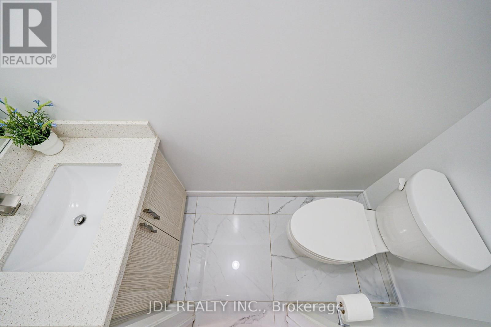 55 BARRINGTON CRESCENT Image 22