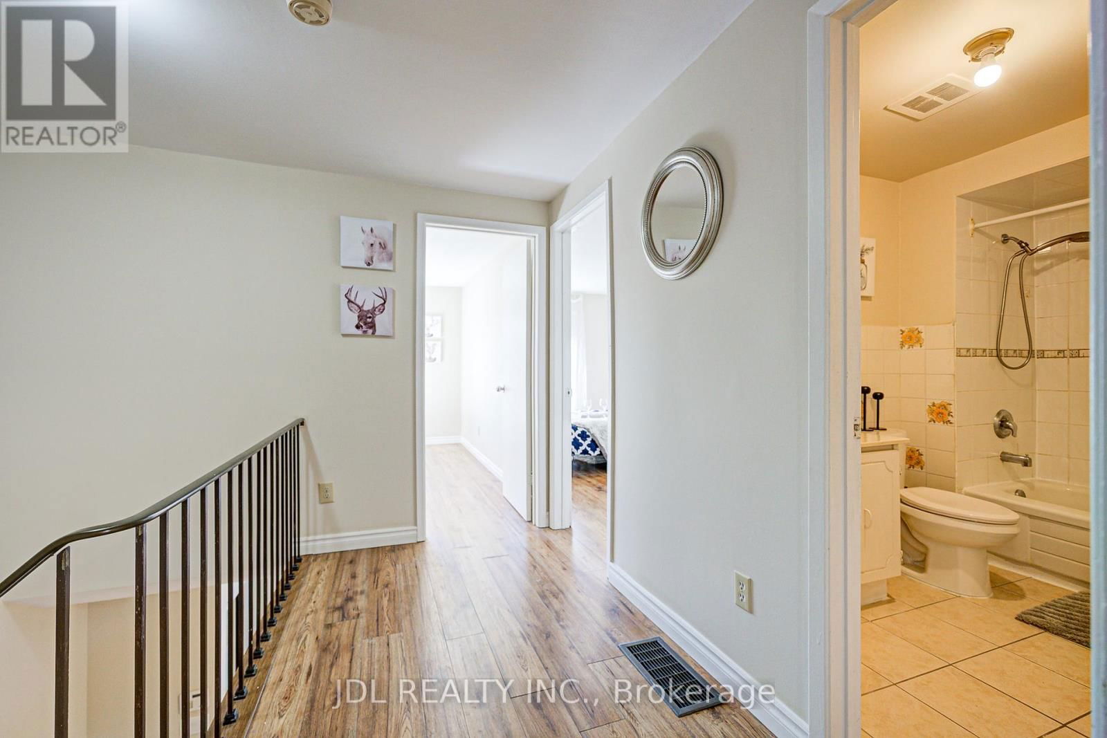 55 BARRINGTON CRESCENT Image 23