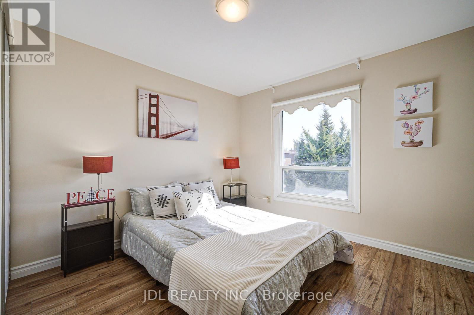 55 BARRINGTON CRESCENT Image 24