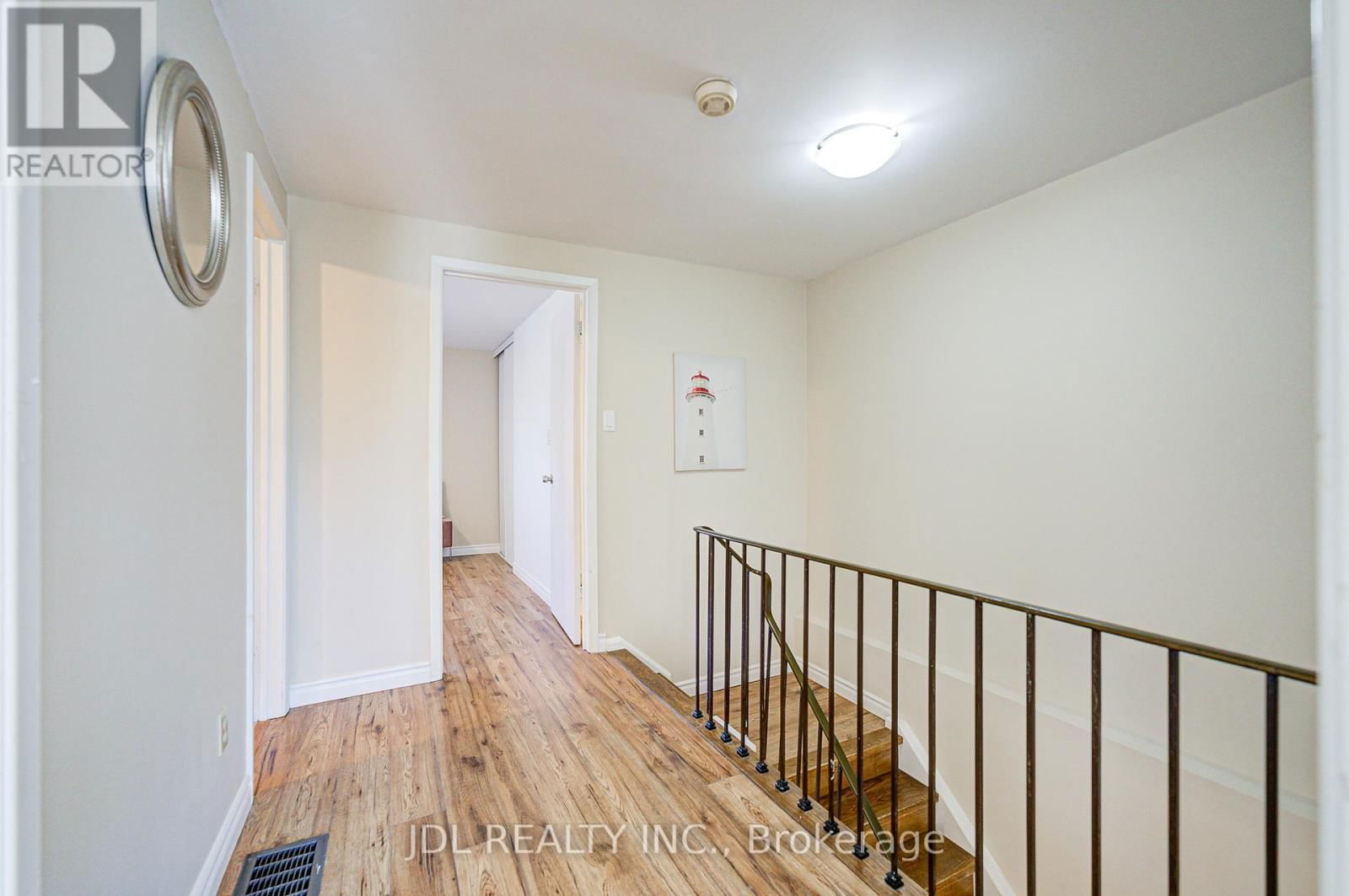 55 BARRINGTON CRESCENT Image 25
