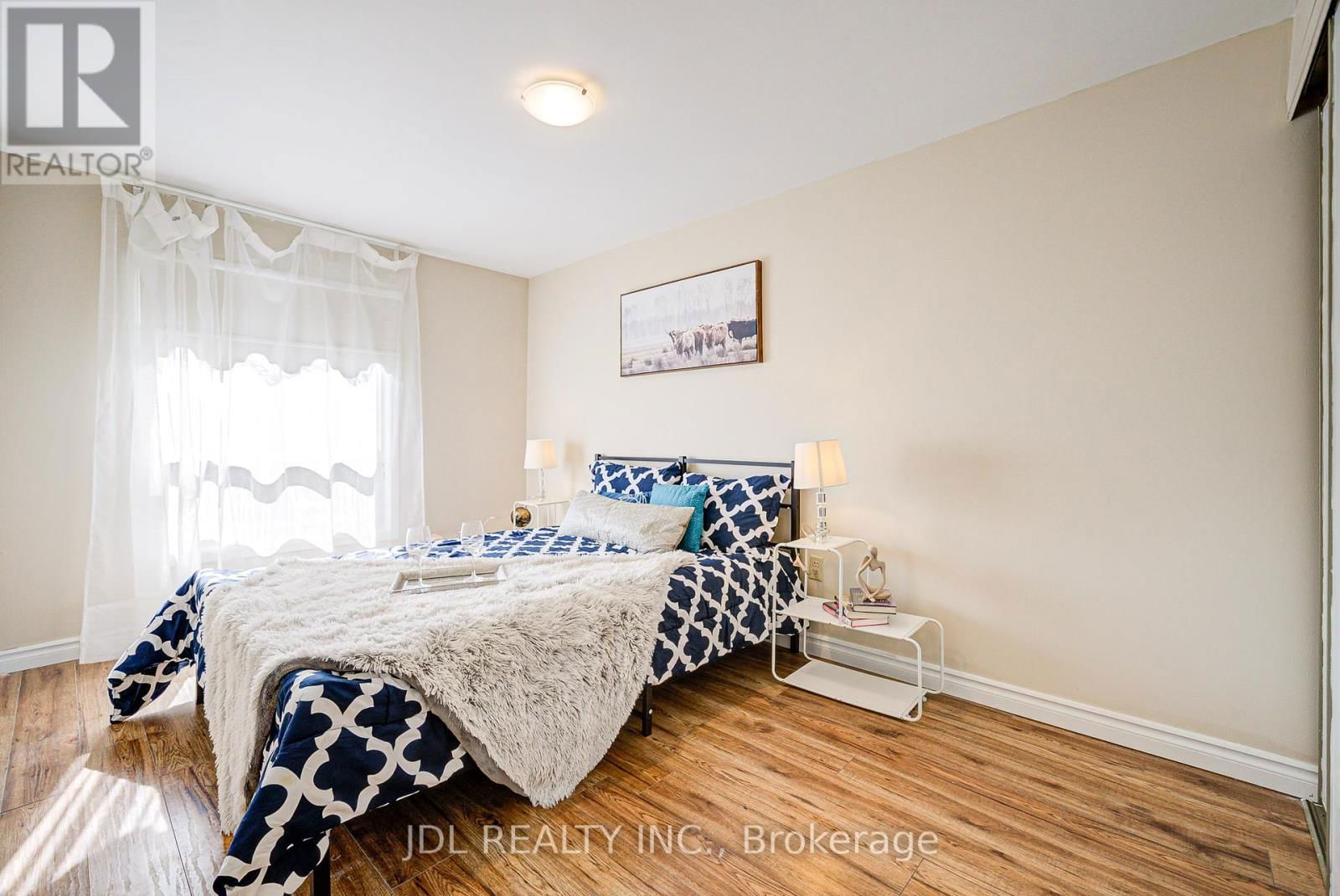 55 BARRINGTON CRESCENT Image 26
