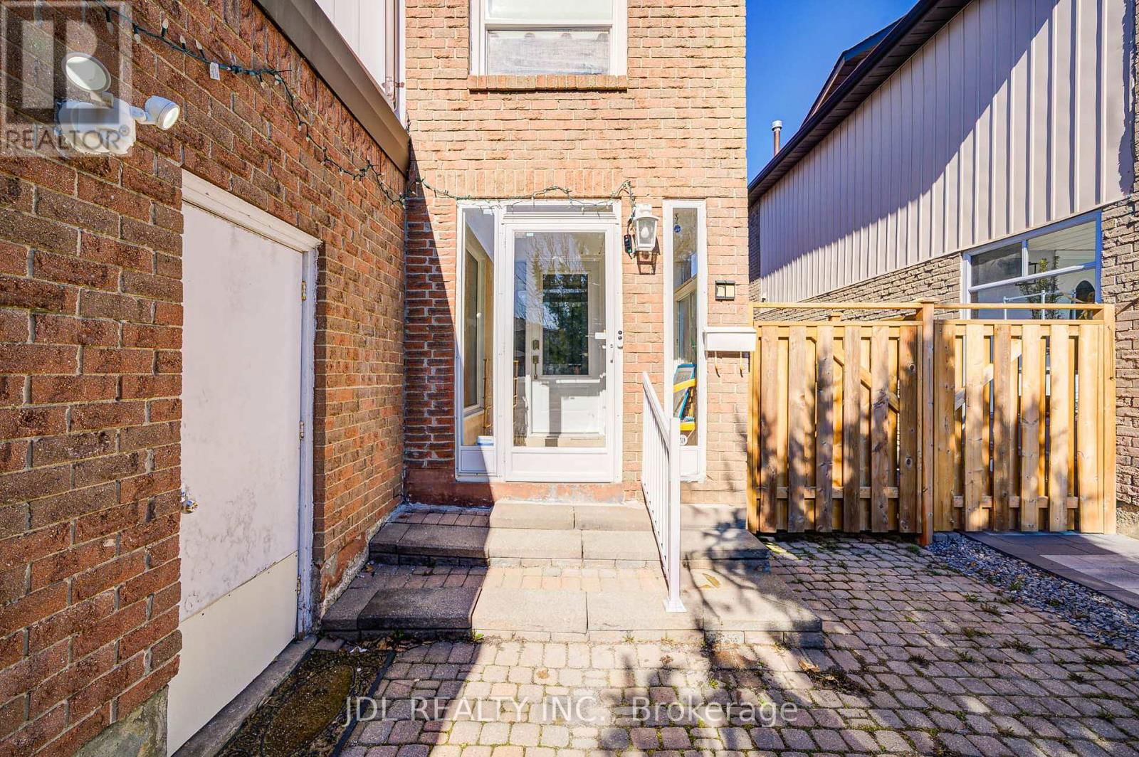 55 BARRINGTON CRESCENT Image 3