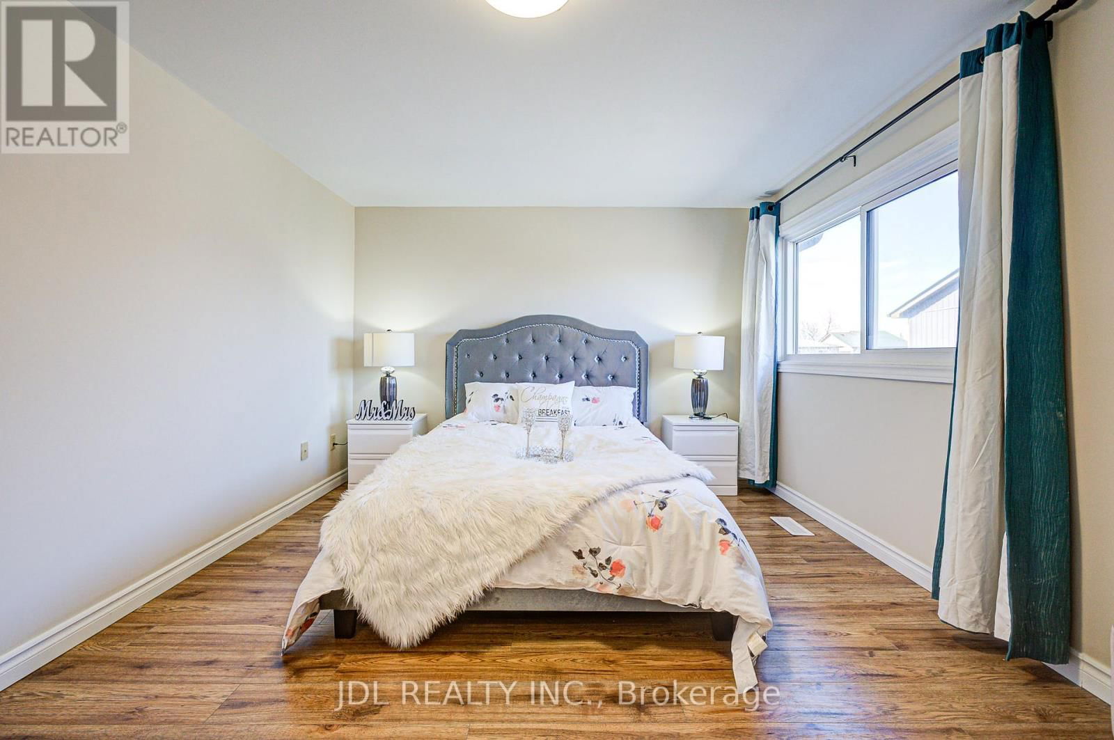 55 BARRINGTON CRESCENT Image 30