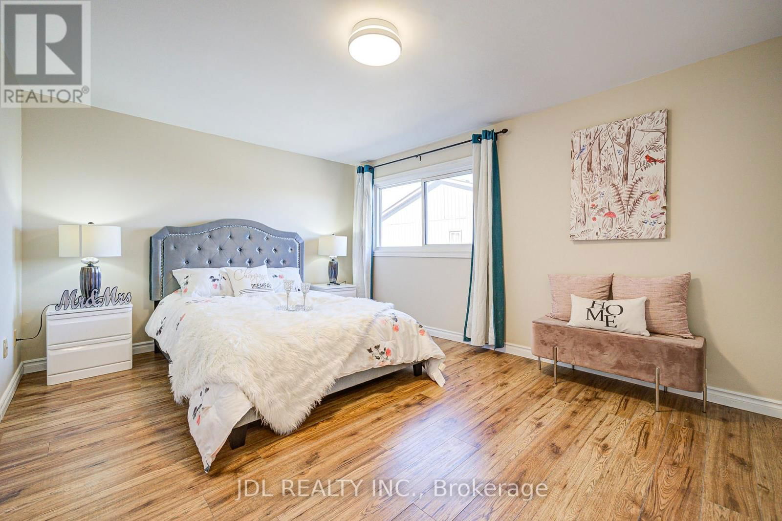 55 BARRINGTON CRESCENT Image 31