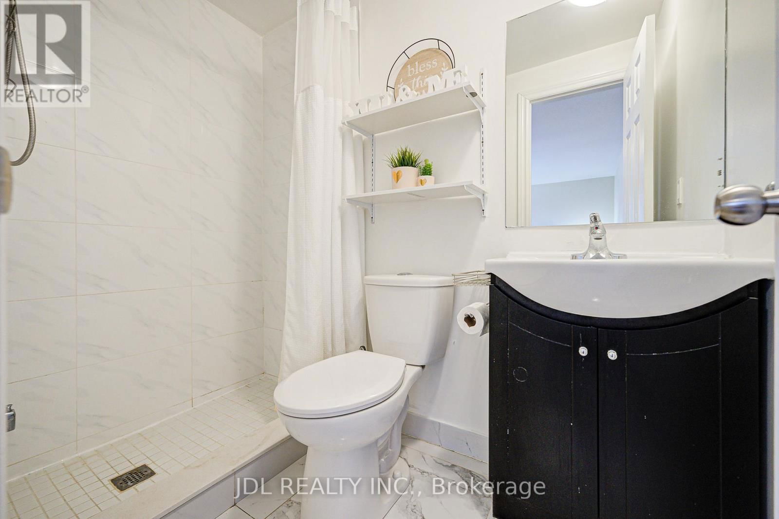 55 BARRINGTON CRESCENT Image 33