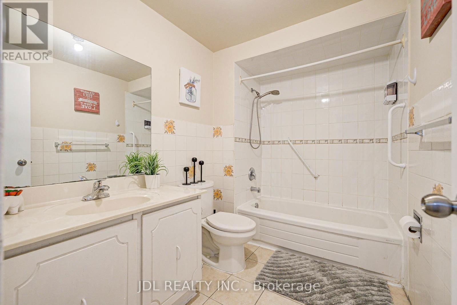 55 BARRINGTON CRESCENT Image 35