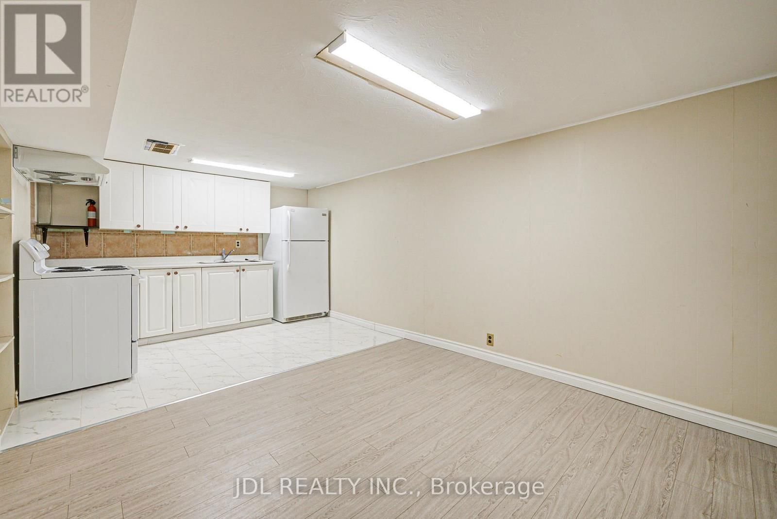 55 BARRINGTON CRESCENT Image 37