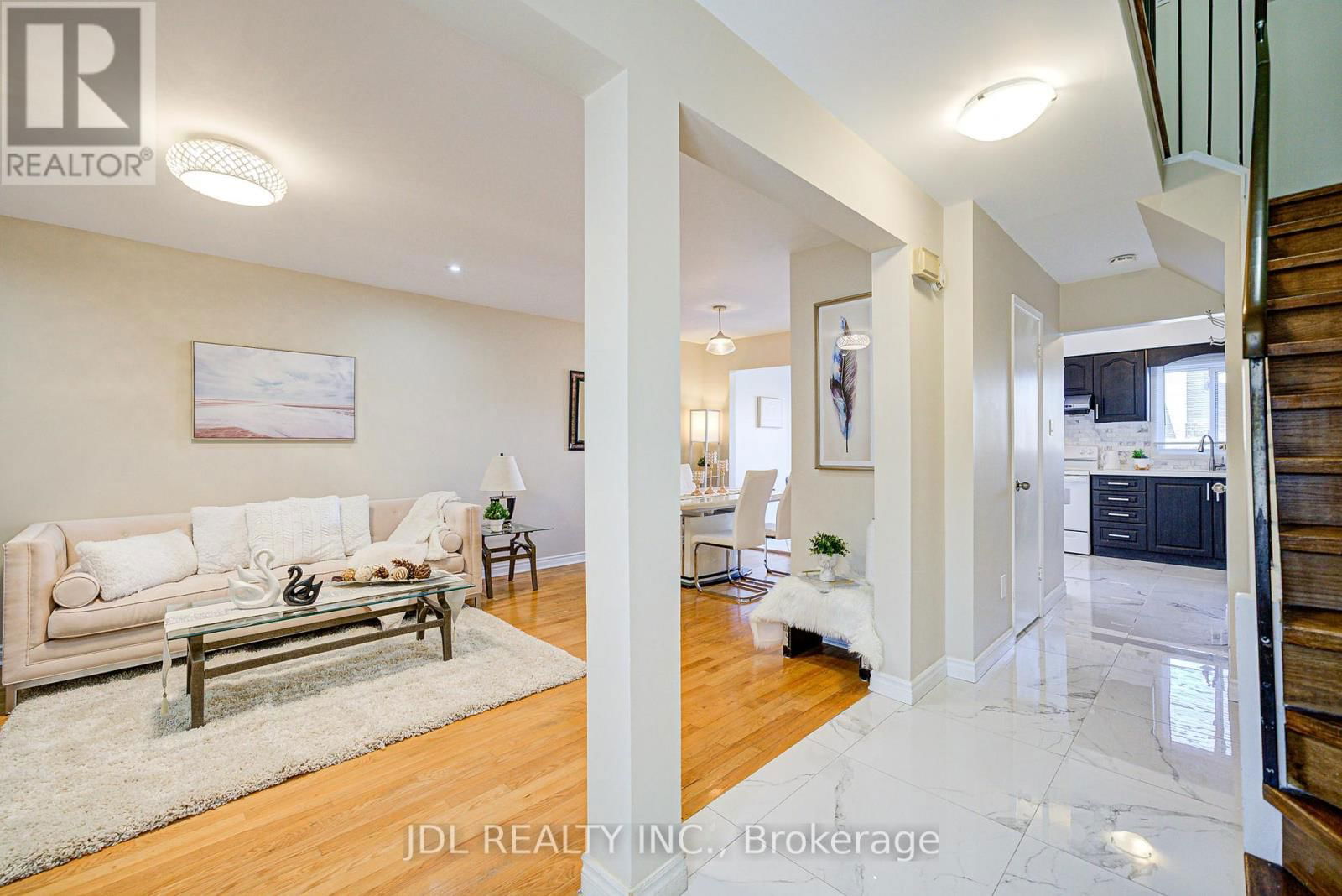 55 BARRINGTON CRESCENT Image 4
