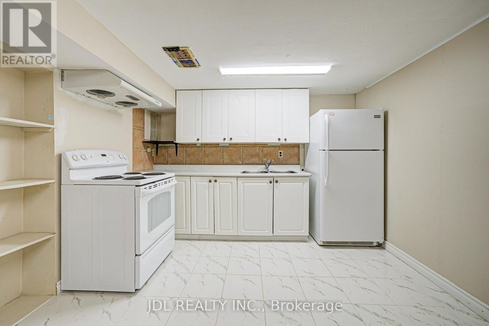 55 BARRINGTON CRESCENT Image 40