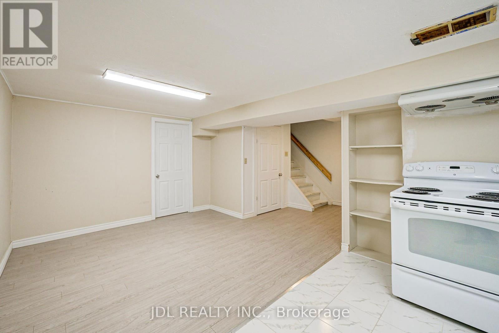 55 BARRINGTON CRESCENT Image 41
