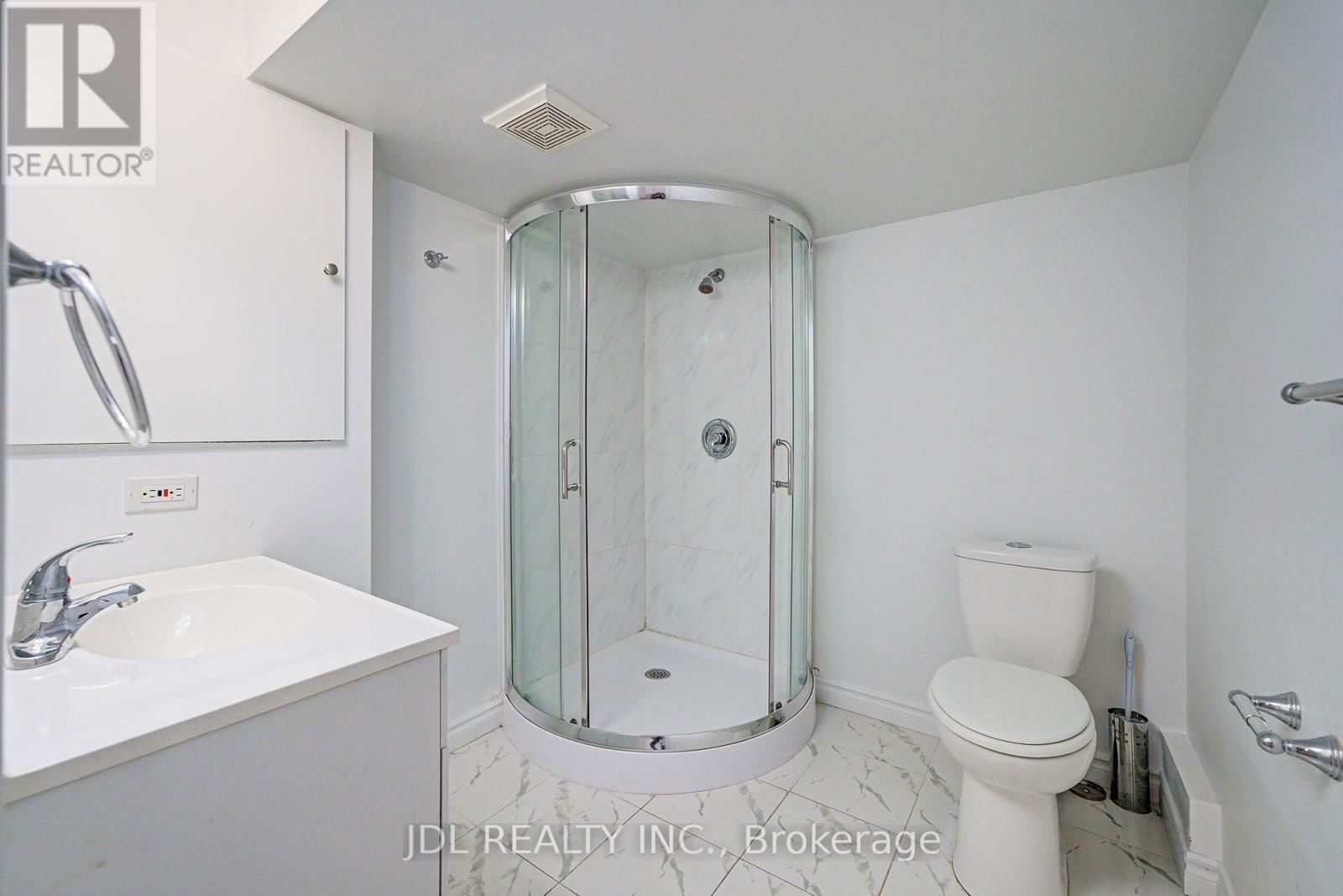 55 BARRINGTON CRESCENT Image 42