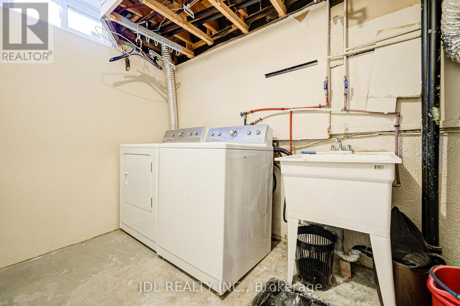 55 BARRINGTON CRESCENT Image 44