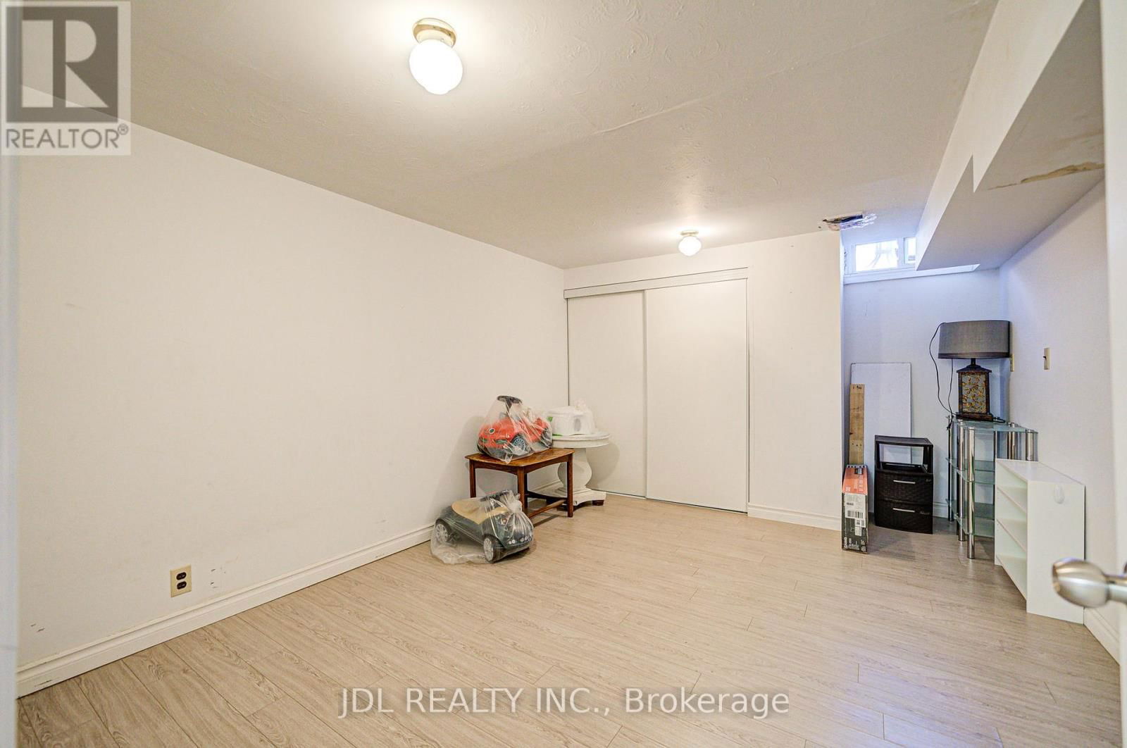 55 BARRINGTON CRESCENT Image 45