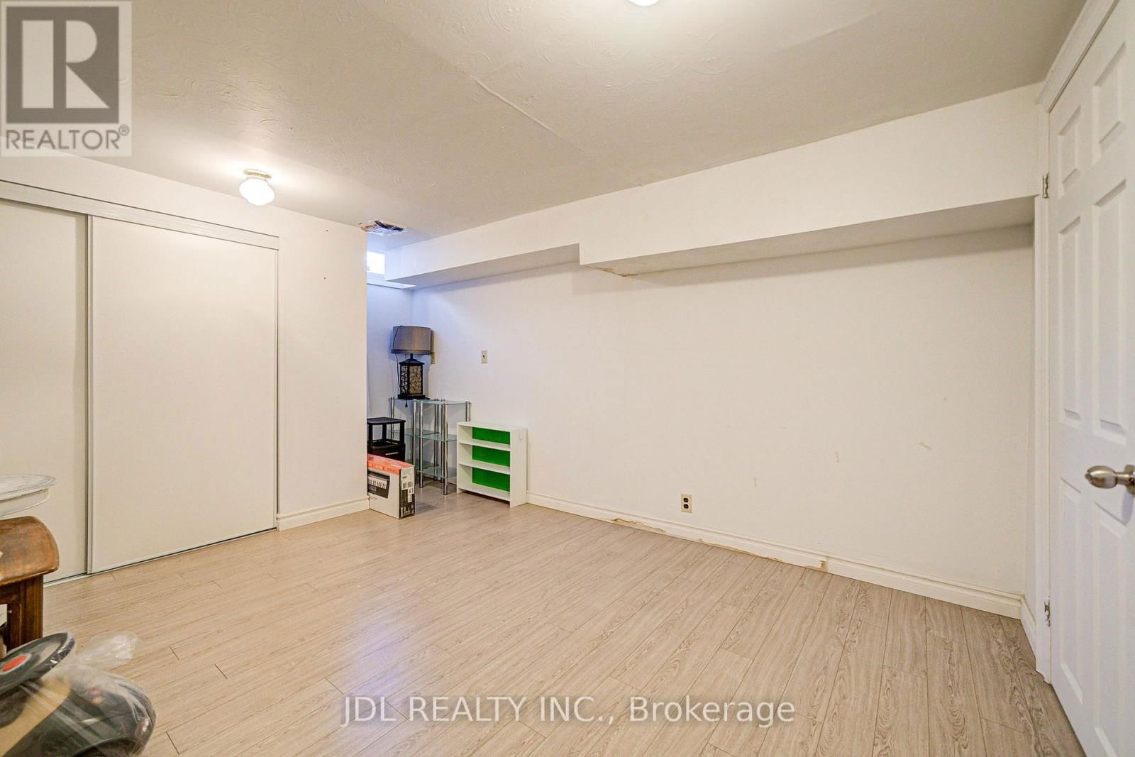 55 BARRINGTON CRESCENT Image 46