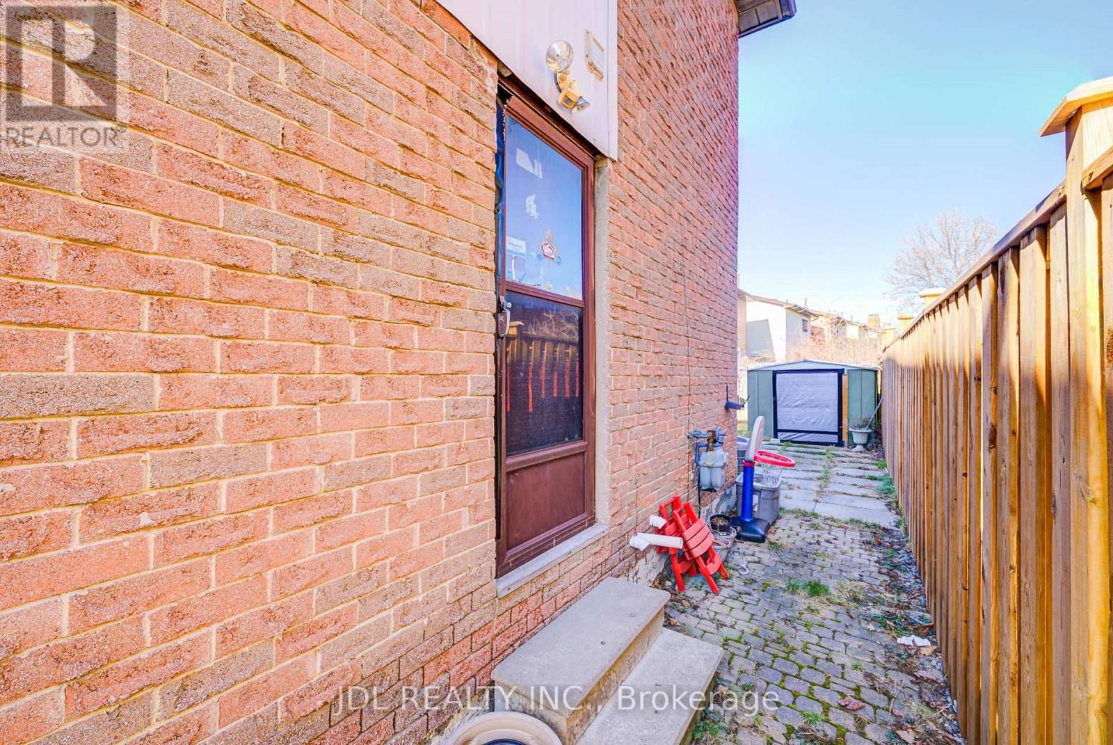 55 BARRINGTON CRESCENT Image 47