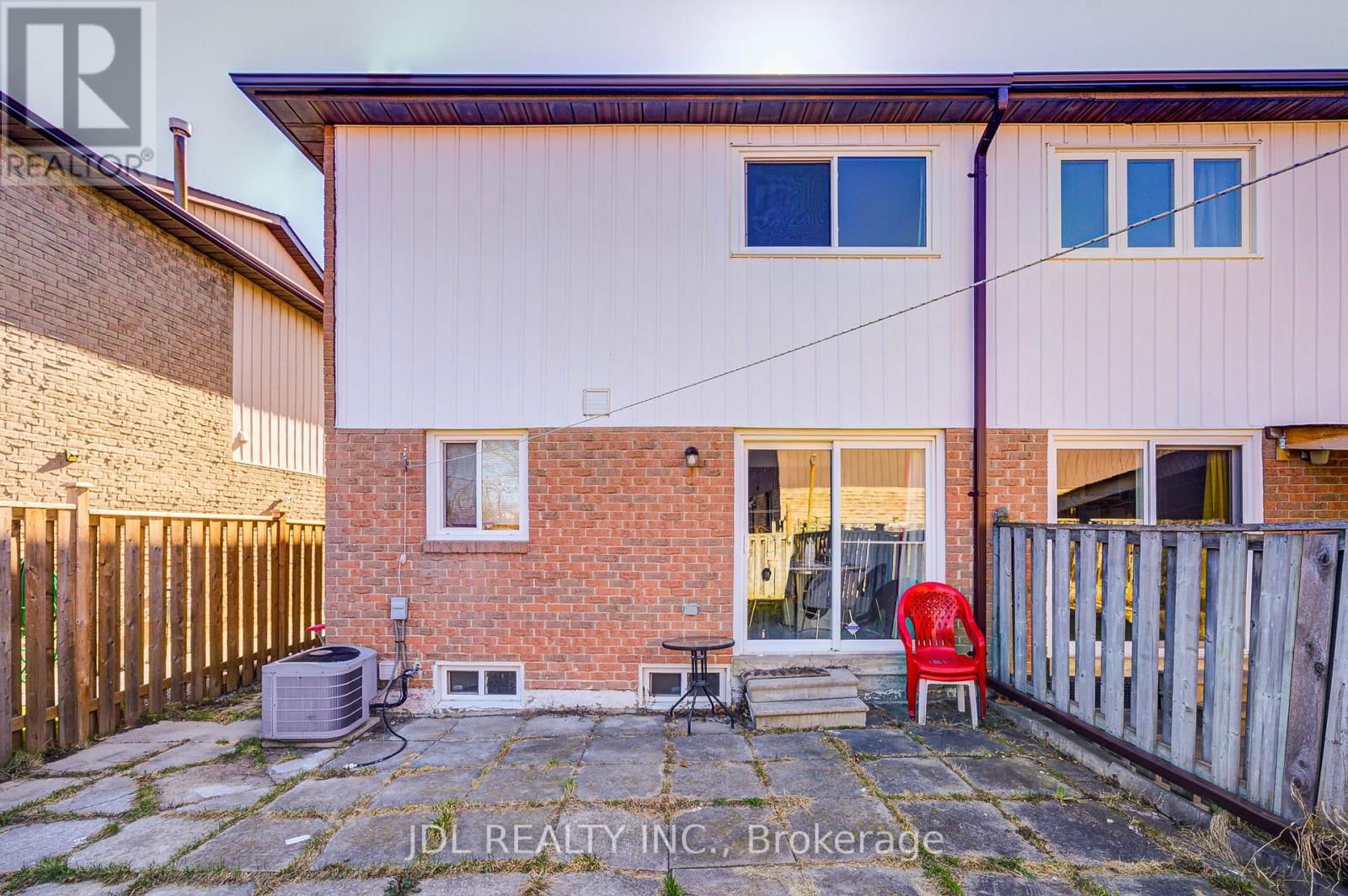 55 BARRINGTON CRESCENT Image 49