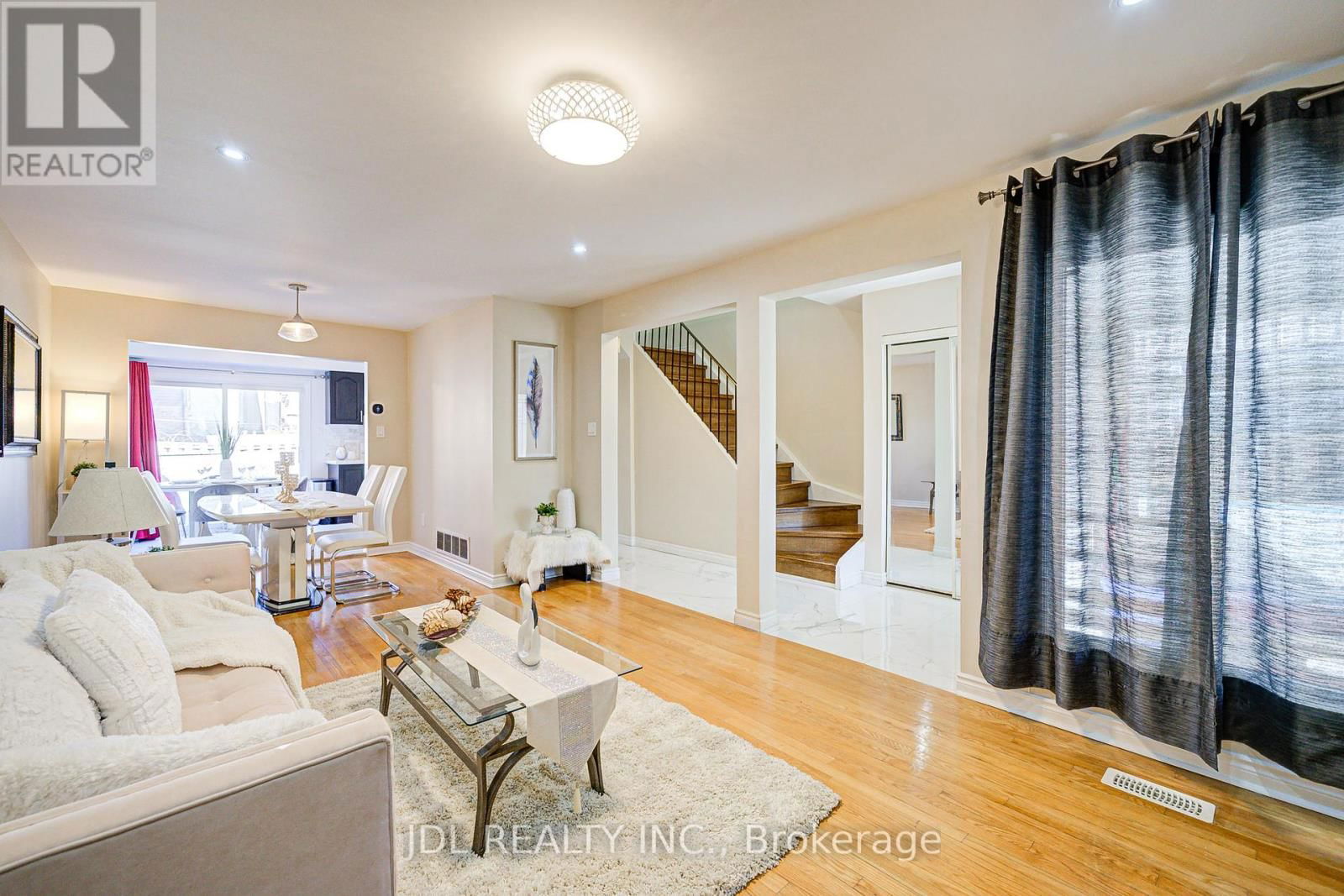 55 BARRINGTON CRESCENT Image 9