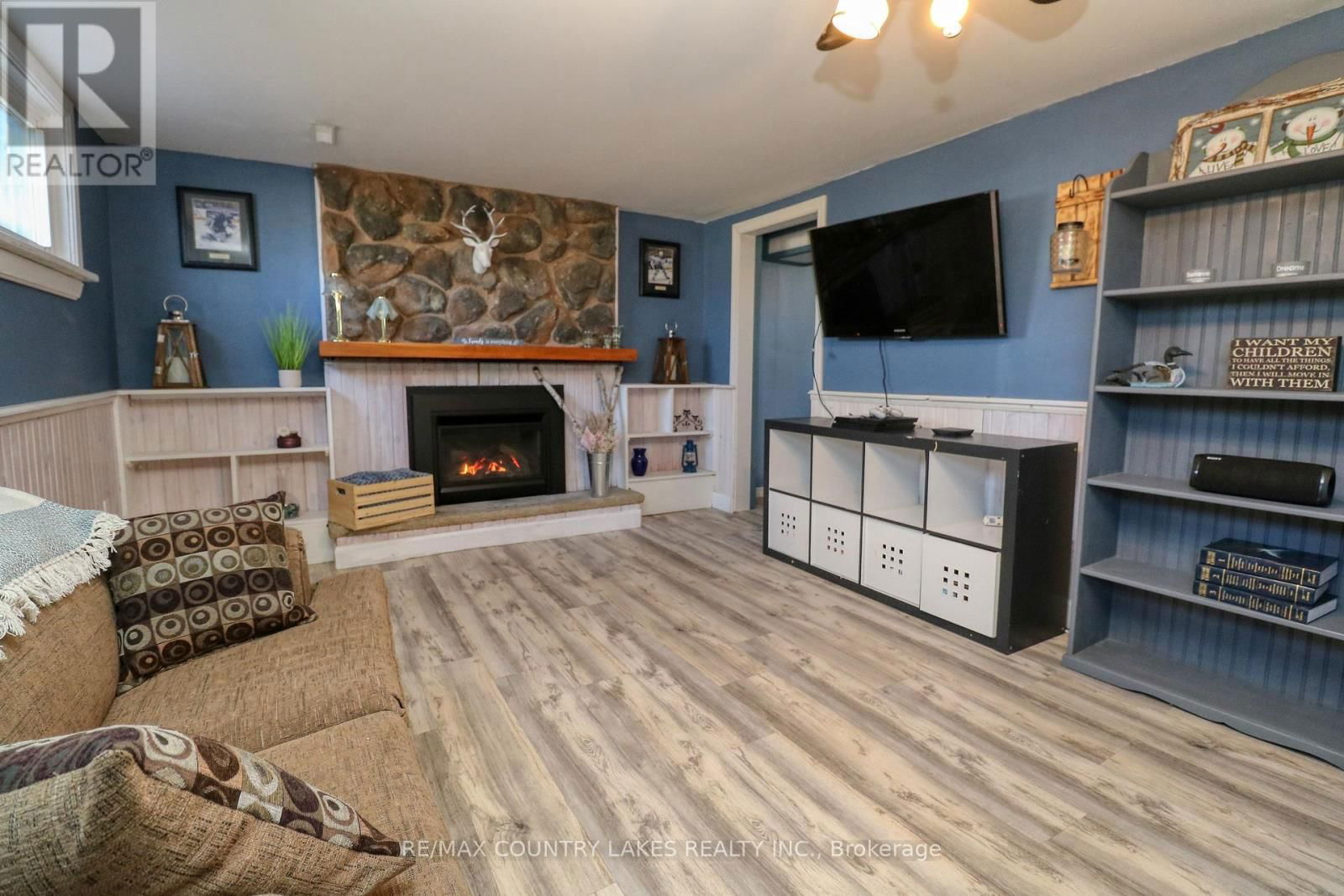 271 LAKELAND CRESCENT Image 12