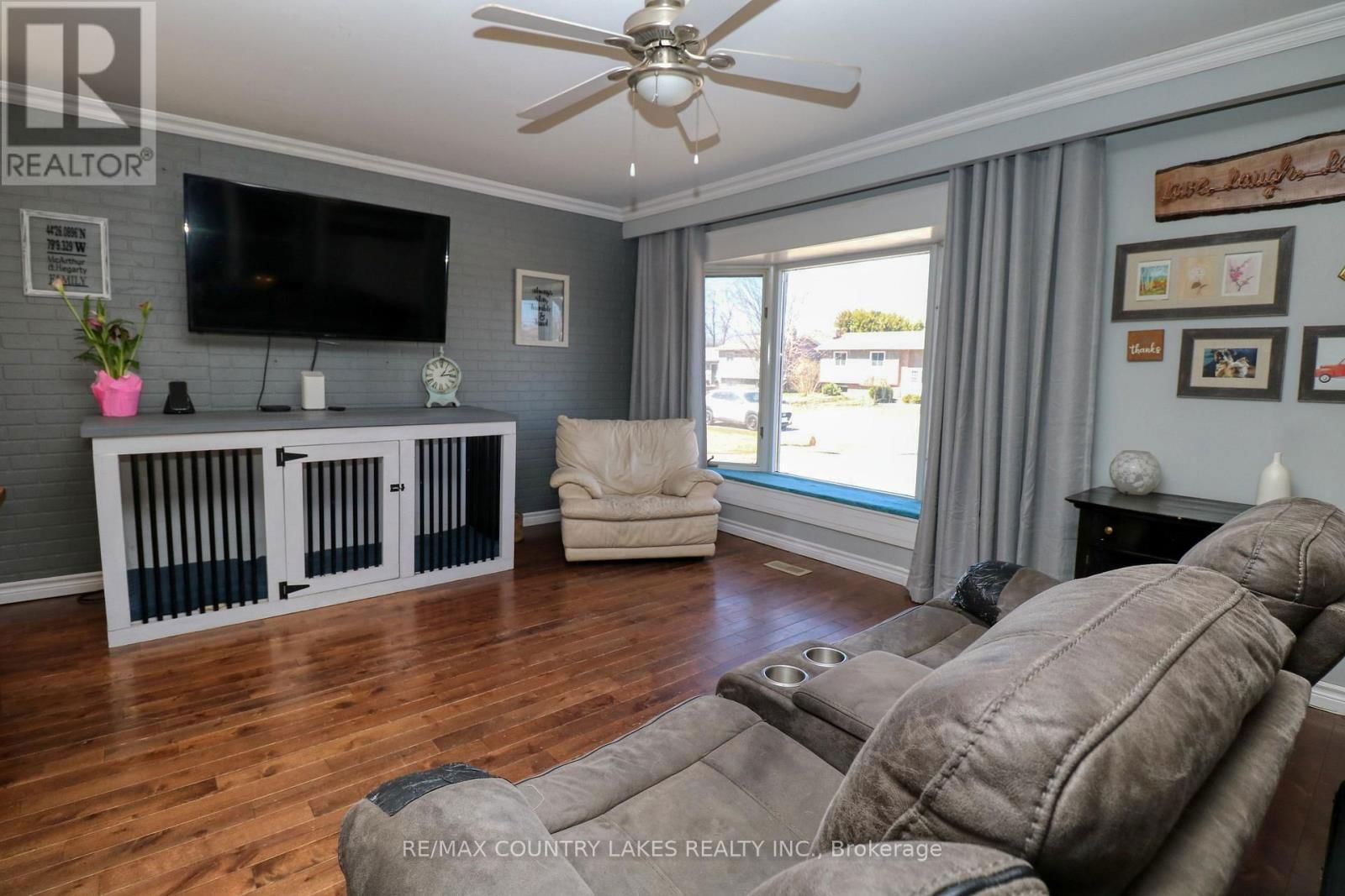 271 LAKELAND CRESCENT Image 3
