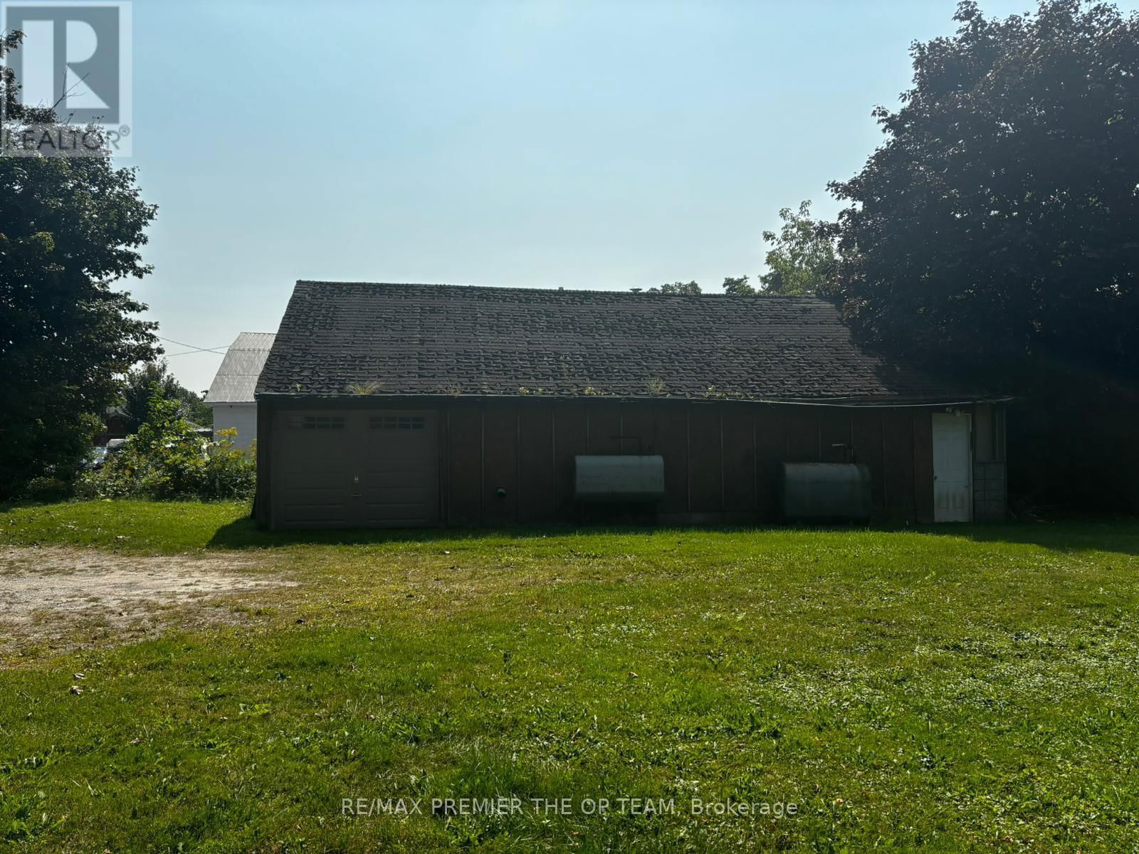 Barn - 6029 KING ROAD Image 1