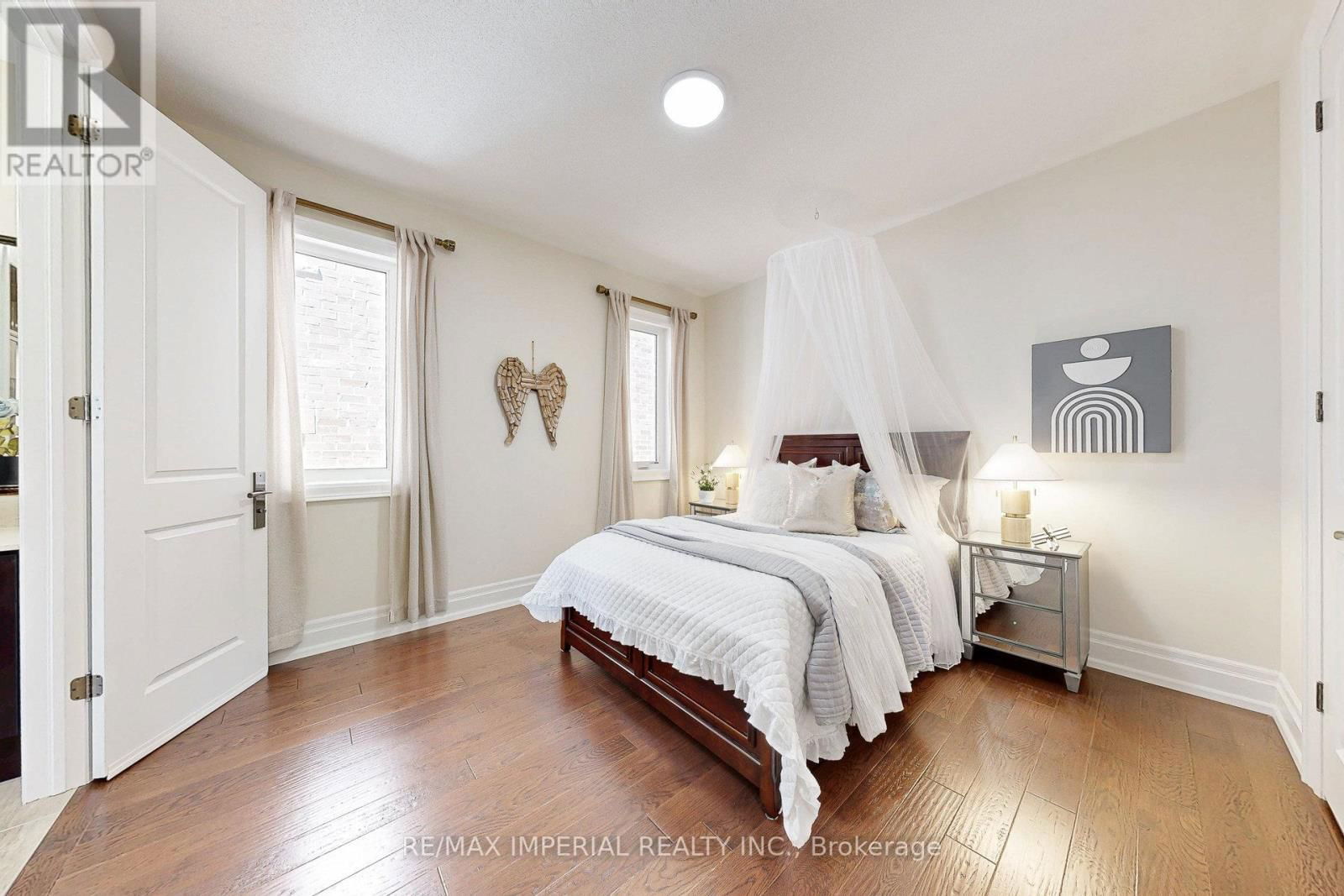 15 RHINE RIVER STREET Image 31