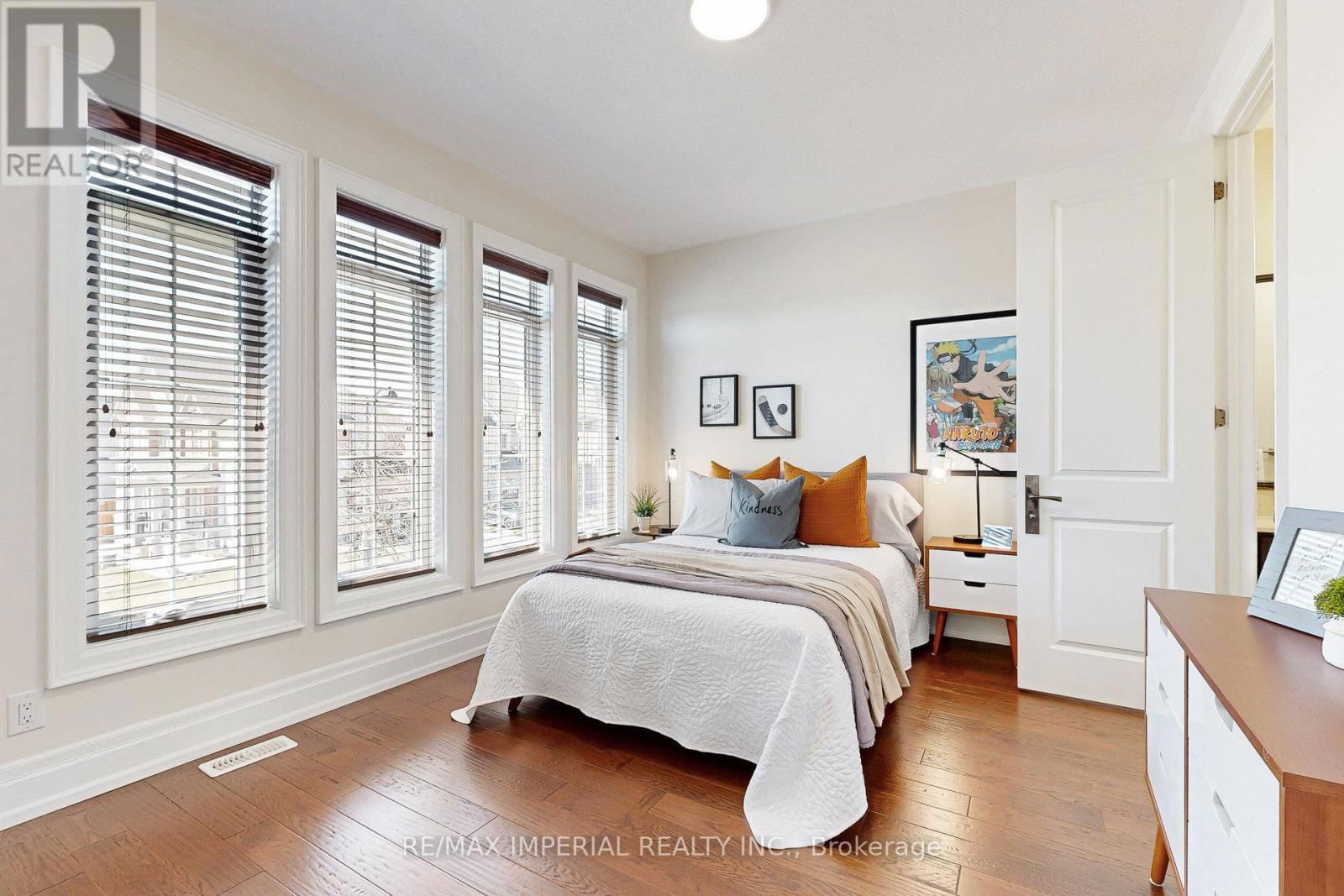 15 RHINE RIVER STREET Image 33