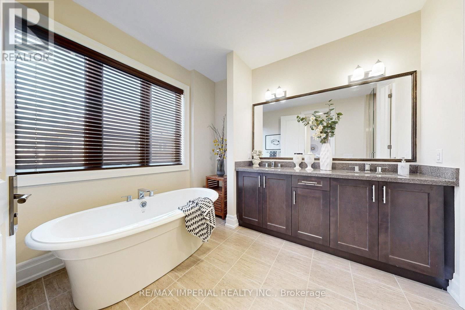 15 RHINE RIVER STREET Image 38