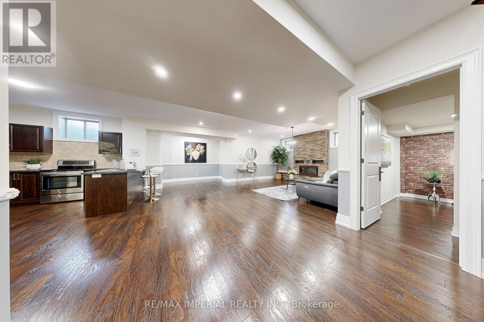 15 RHINE RIVER STREET Image 40