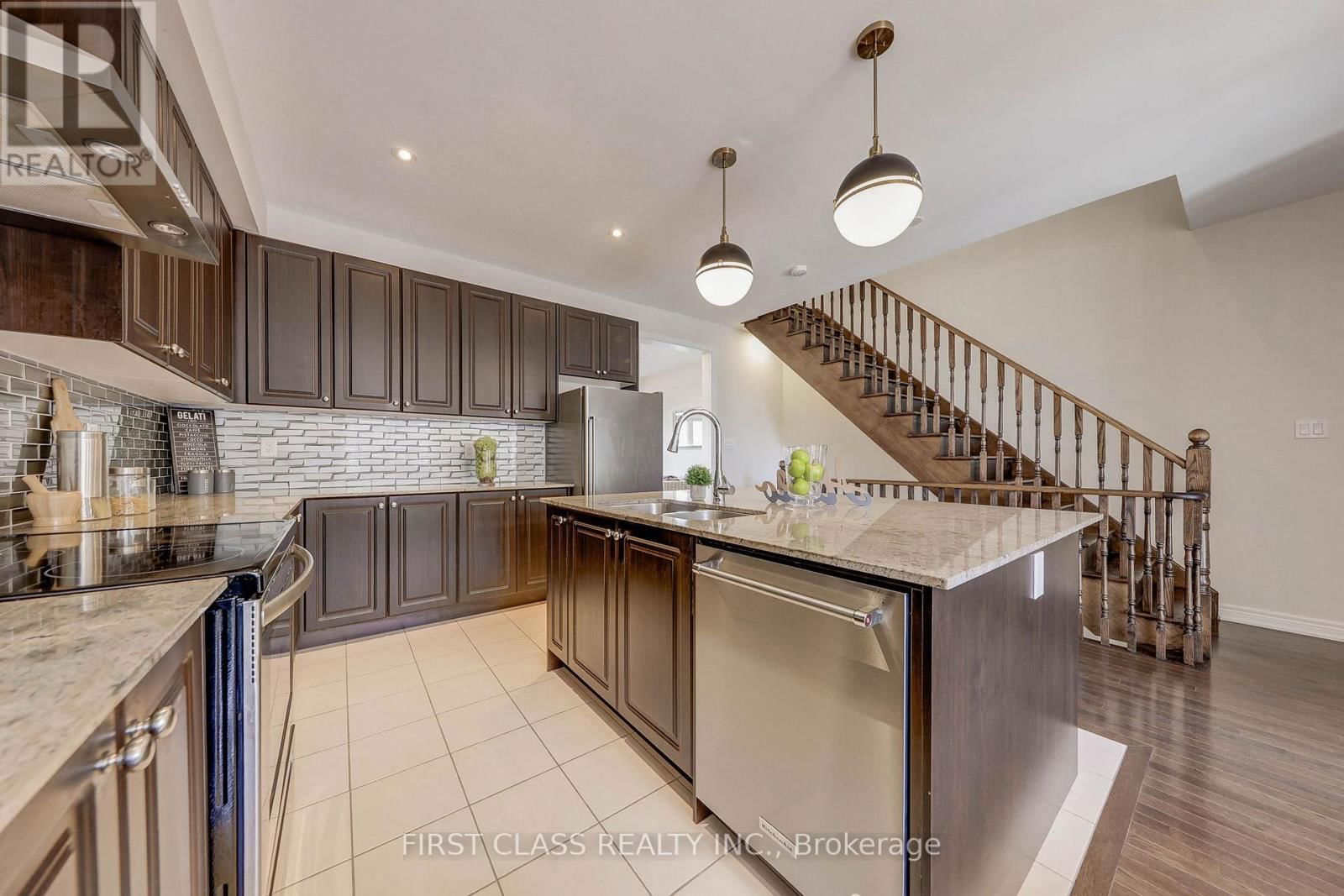 8 DEEP RIVER LANE Image 25