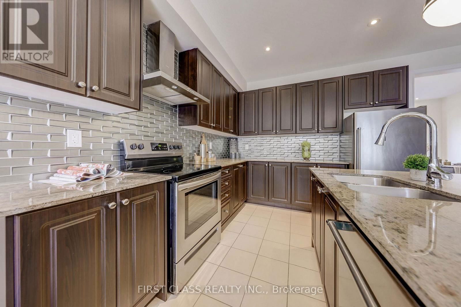 8 DEEP RIVER LANE Image 32