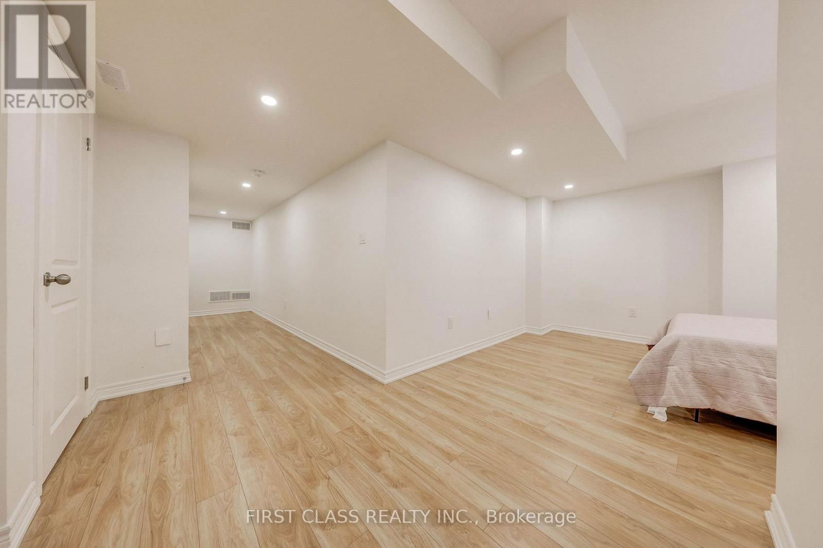 8 DEEP RIVER LANE Image 44