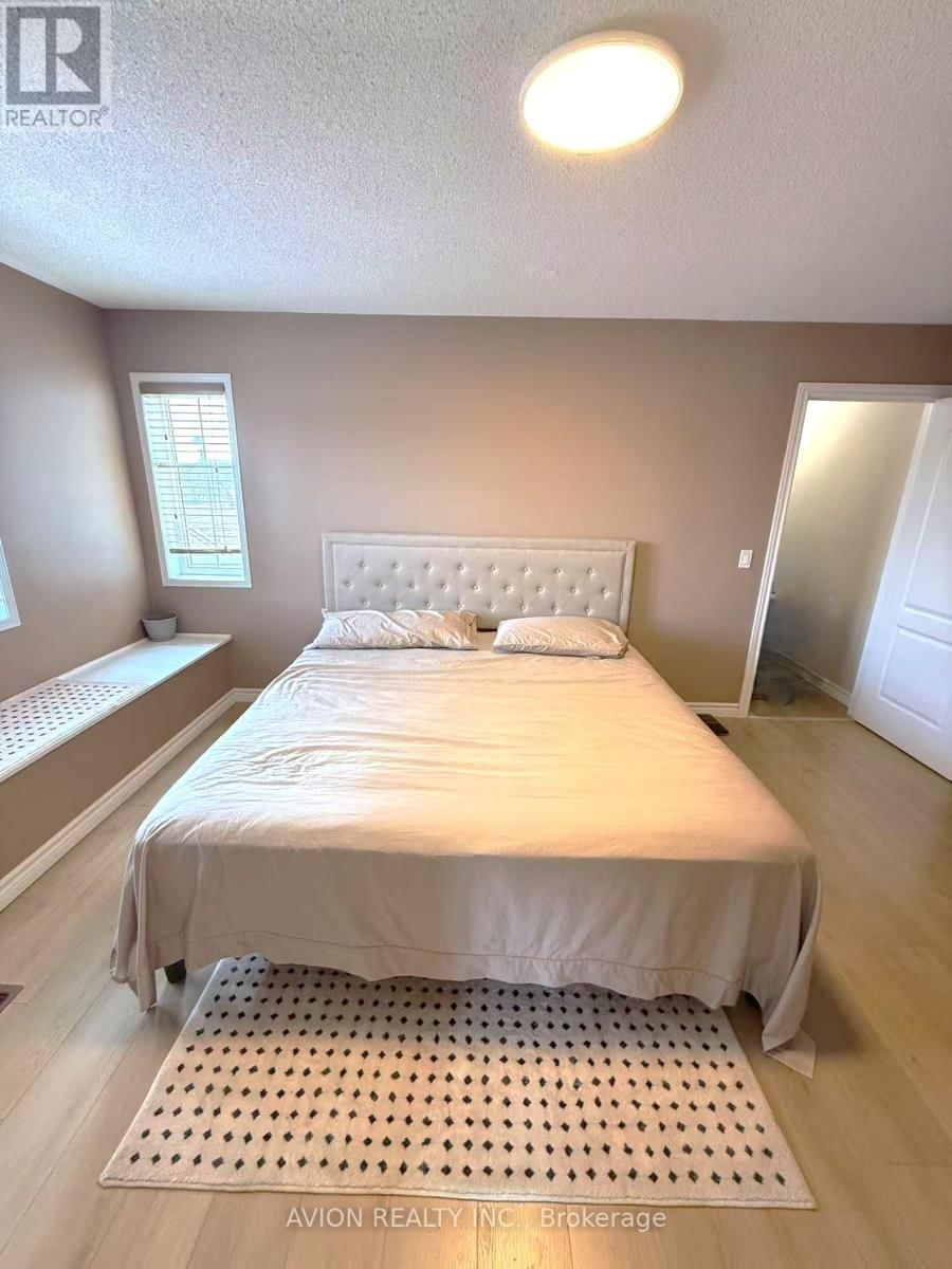 428 BUR OAK AVENUE Image 3