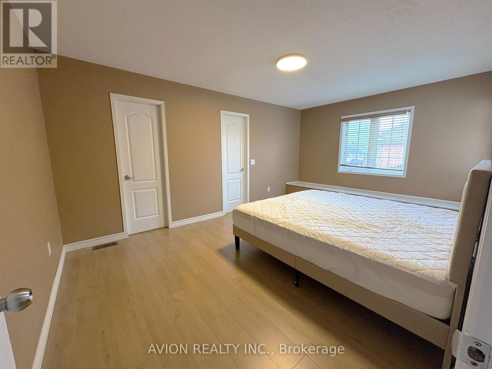428 BUR OAK AVENUE Image 4