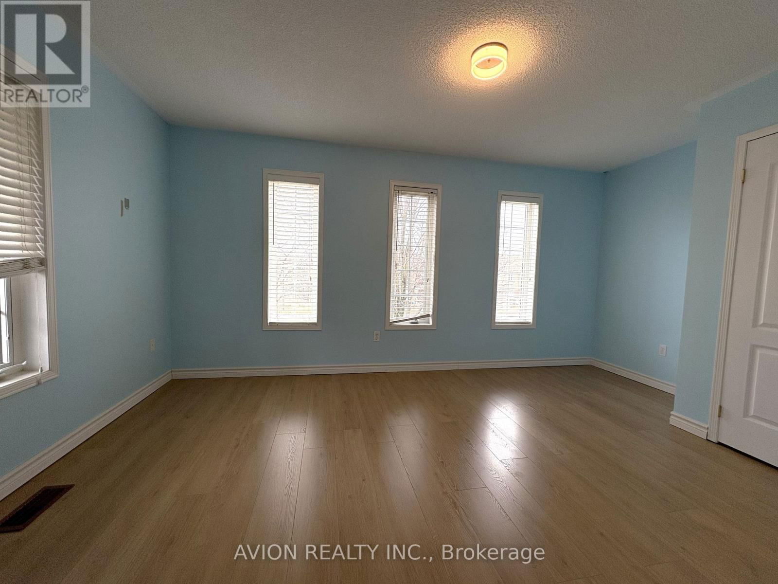 428 BUR OAK AVENUE Image 8