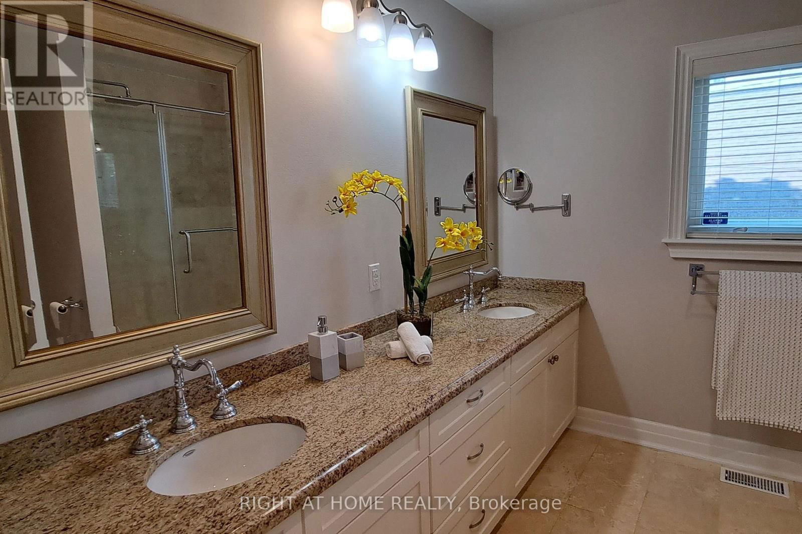 643 LAKELANDS AVENUE Image 10