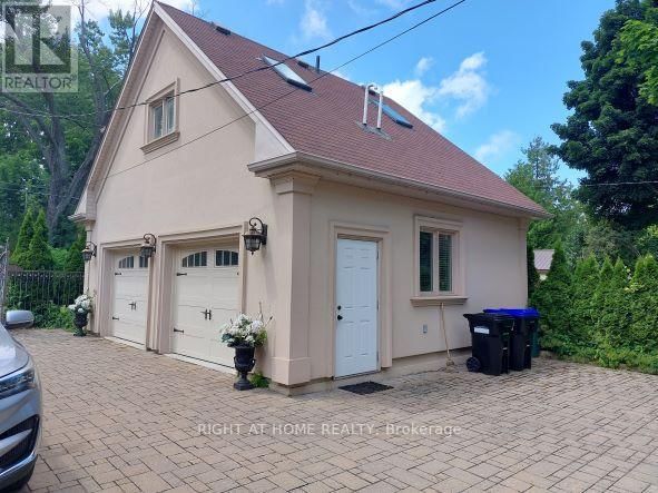 643 LAKELANDS AVENUE Image 13
