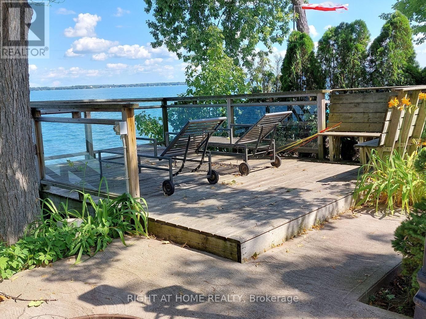 643 LAKELANDS AVENUE Image 20