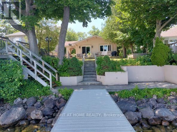 643 LAKELANDS AVENUE Image 23