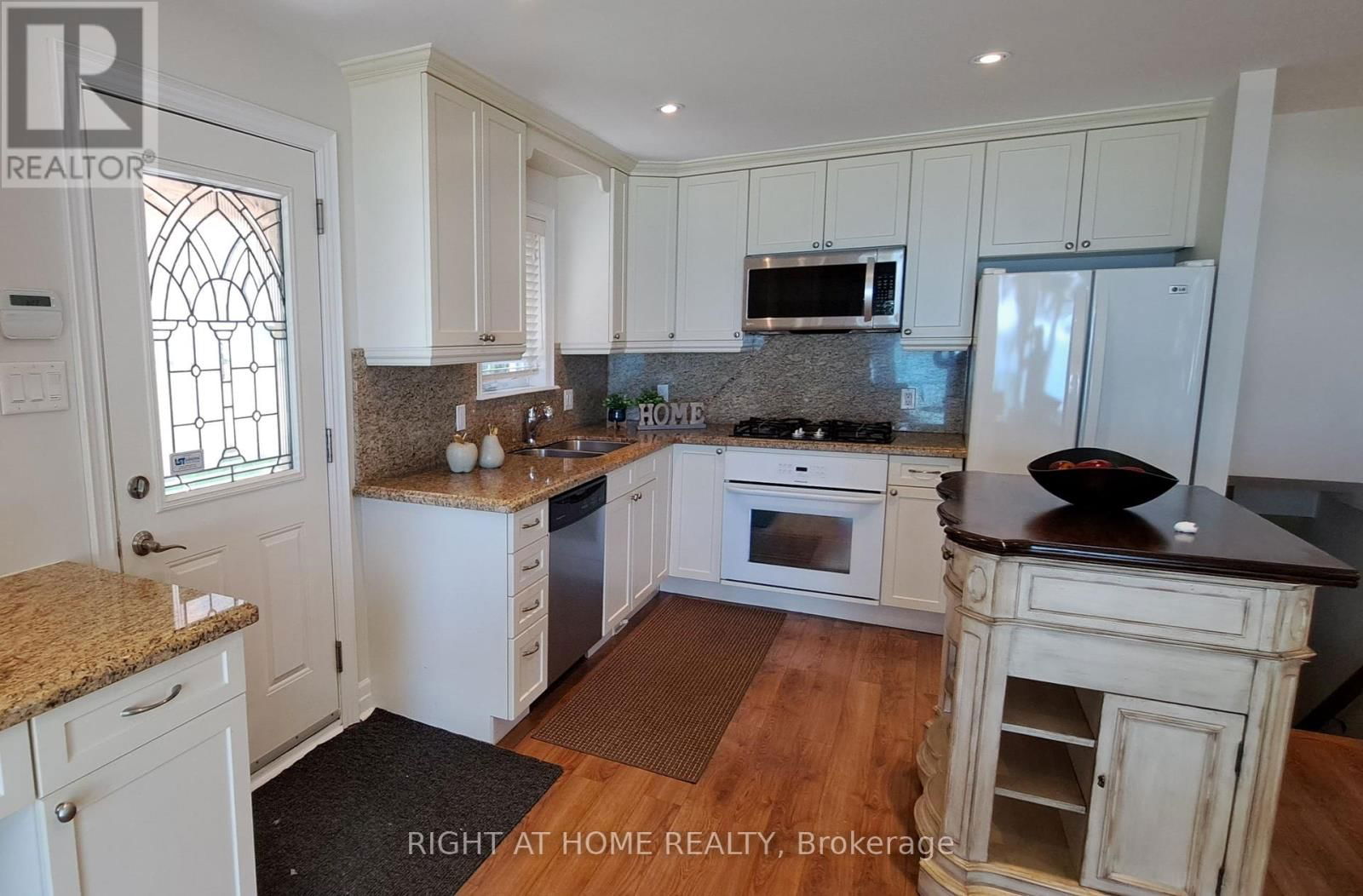 643 LAKELANDS AVENUE Image 5