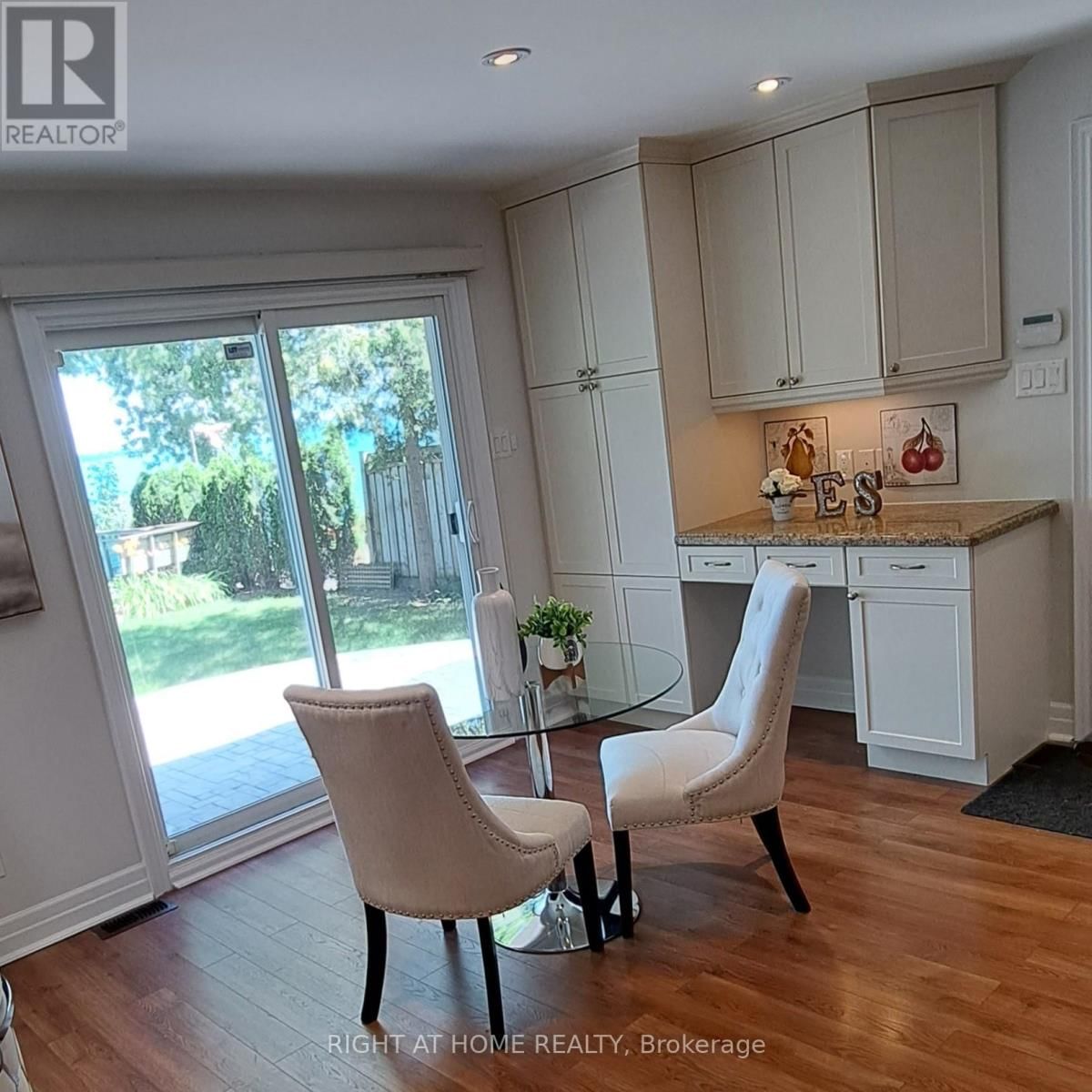 643 LAKELANDS AVENUE Image 6
