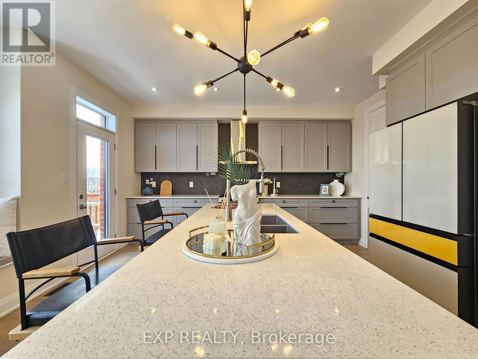 33 JOHN DALLIMORE DRIVE Image 9