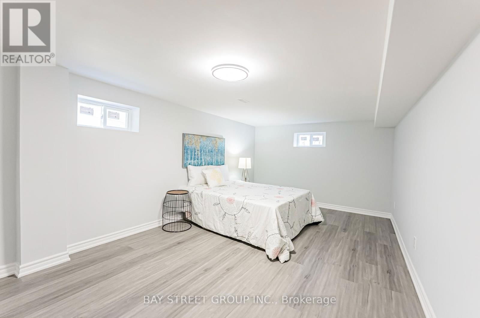 51 ROCKPORT CRESCENT Image 32