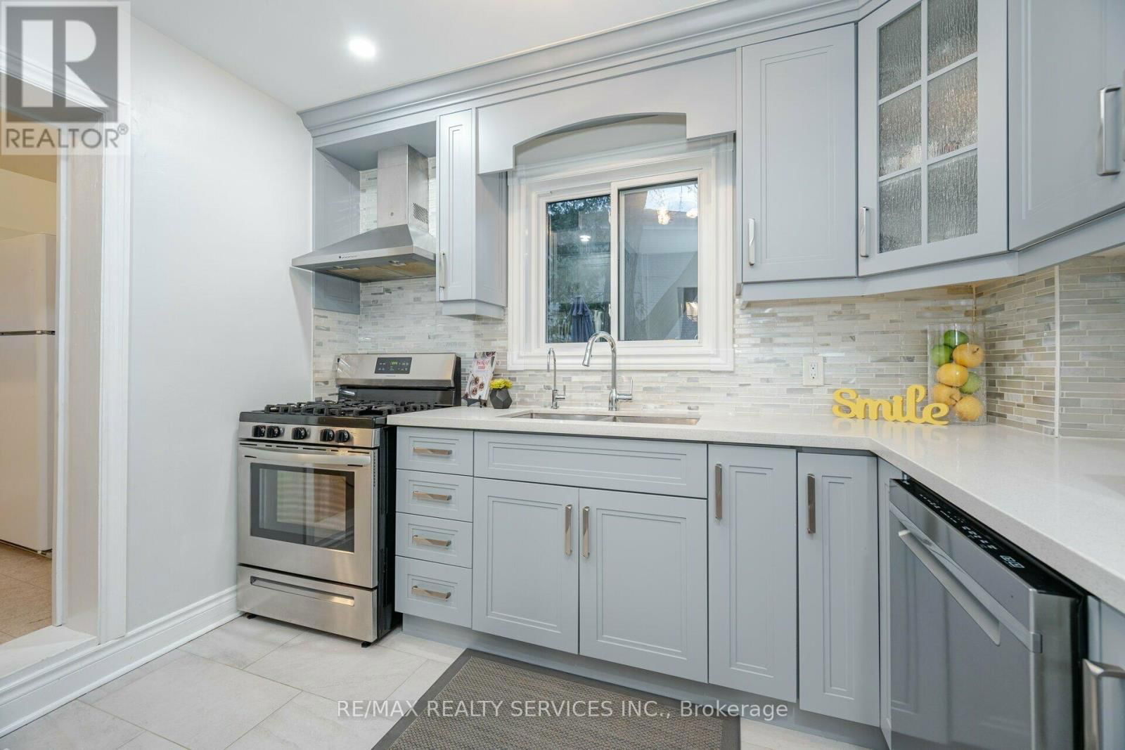 240 TAYLOR MILLS DRIVE SOUTH Image 11
