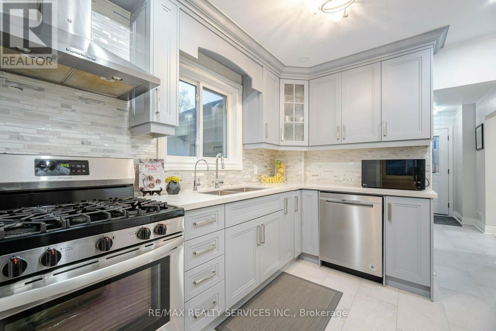 240 TAYLOR MILLS DRIVE SOUTH Image 12