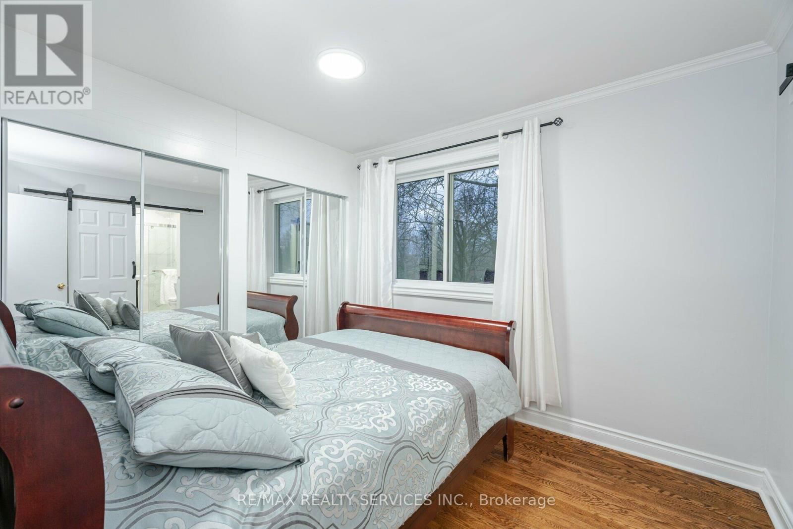 240 TAYLOR MILLS DRIVE SOUTH Image 18