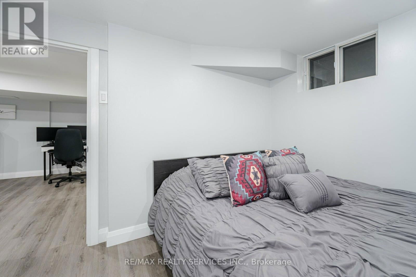 240 TAYLOR MILLS DRIVE SOUTH Image 32