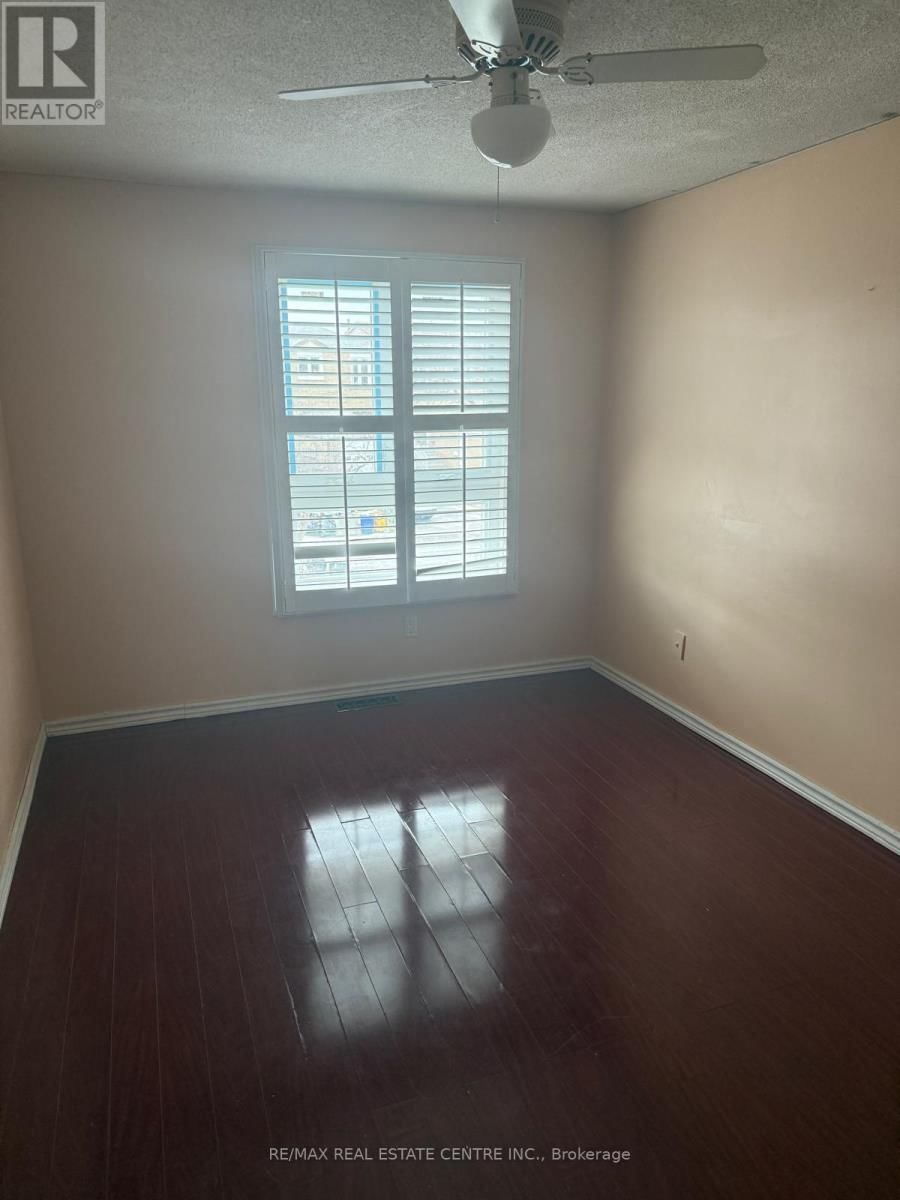 Upper - 25 ROYAL COLWOOD COURT Image 12
