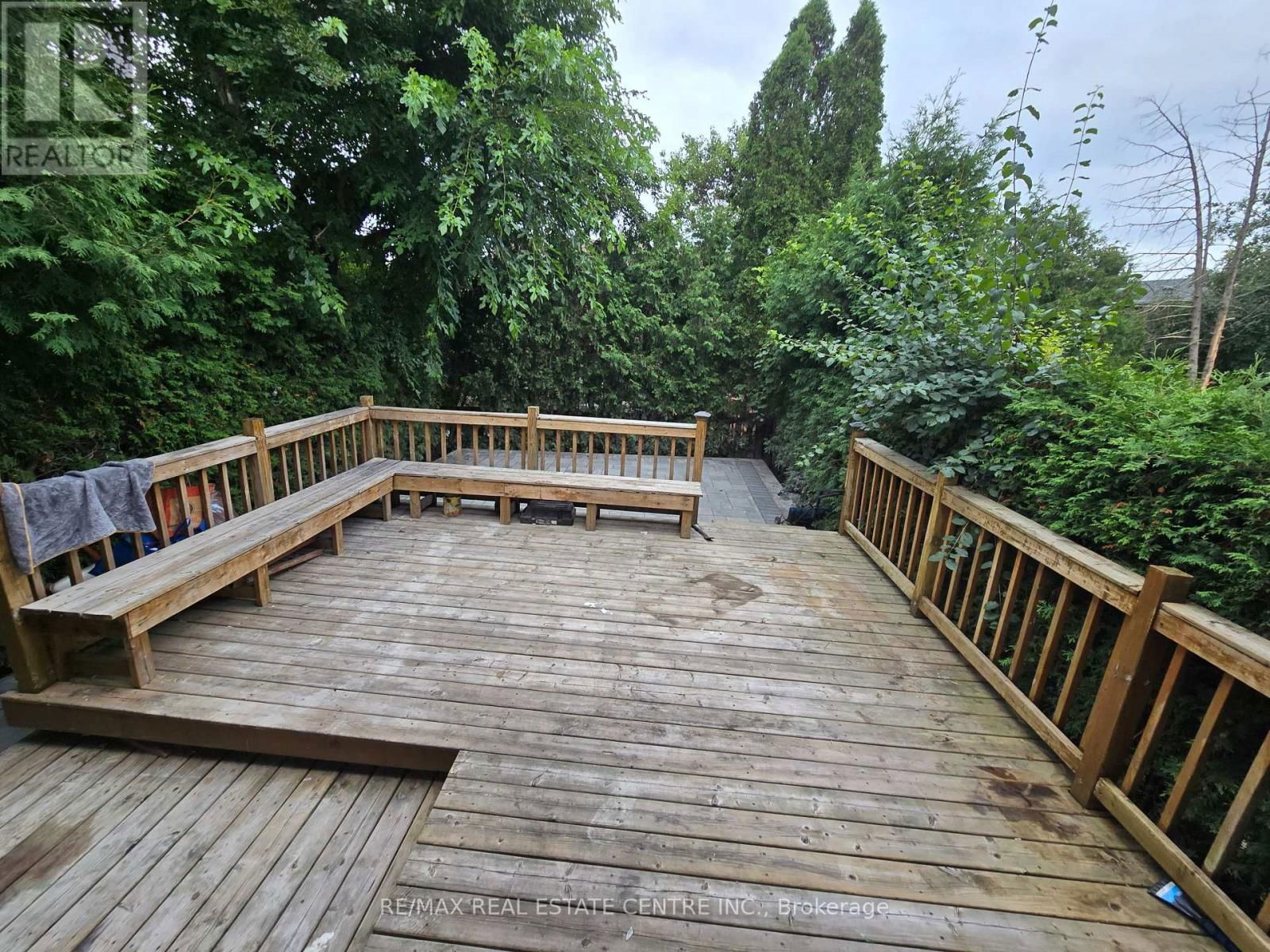 Upper - 25 ROYAL COLWOOD COURT Image 17