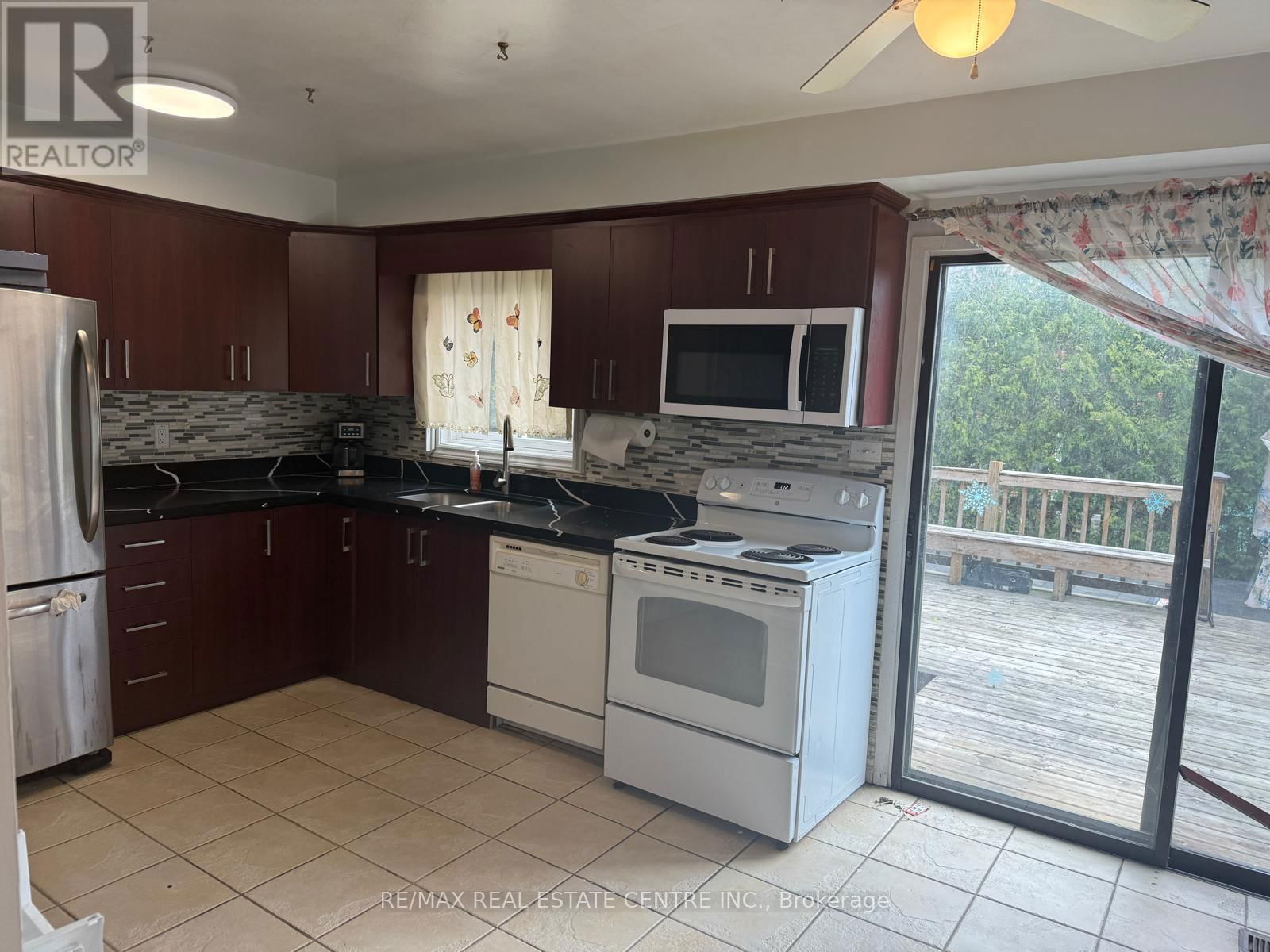 Upper - 25 ROYAL COLWOOD COURT Image 4